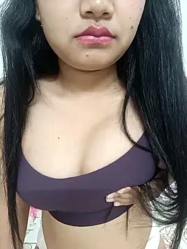 Snapshot of EliraMoon chatting on March 2026 06:04:02 PM EliraMoon online show from March 2026 06:04:02 PM