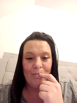 Snapshot of louisa36 chatting on February 2026 09:13:02 PM louisa36 online show from February 2026 09:13:02 PM