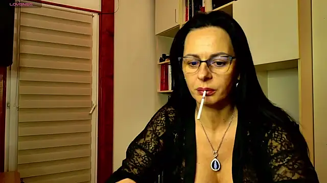 Snapshot of MiriamDelyn chatting on February 2026 06:09:01 PM MiriamDelyn online show from February 2026 06:09:01 PM