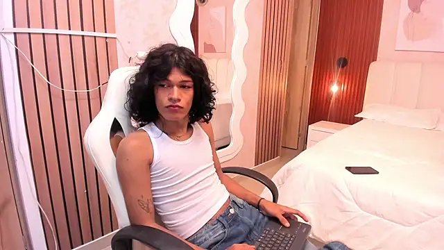 Snapshot of littlesweet18_ chatting on February 2026 12:51:01 AM littlesweet18 online show from February 2026 12:51:01 AM