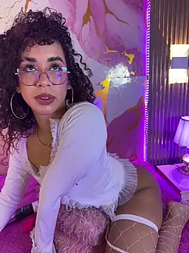 Snapshot of Woo_isDaphne chatting on March 2026 12:02:01 AM Woo isDaphne online show from March 2026 12:02:01 AM