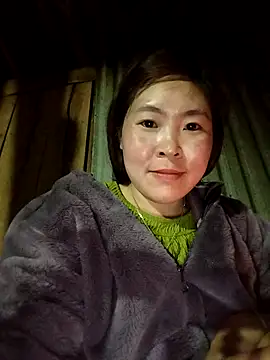 Yiyoongg online show from February 2026 12:58:02 PM