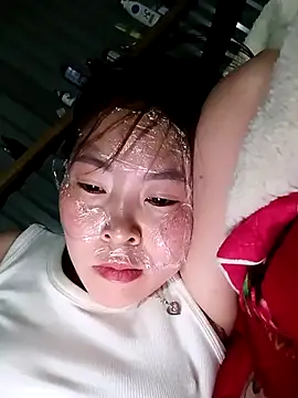 Snapshot of Yiyoongg chatting on April 2026 02:27:02 PM Yiyoongg online show from April 2026 02:27:02 PM