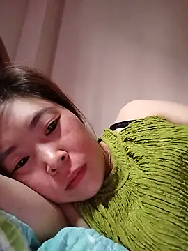 Snapshot of Yiyoongg chatting on May 2026 11:02:01 PM Yiyoongg online show from May 2026 11:02:01 PM