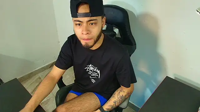 Xanderstone00 online show from February 2026 05:00:02 PM