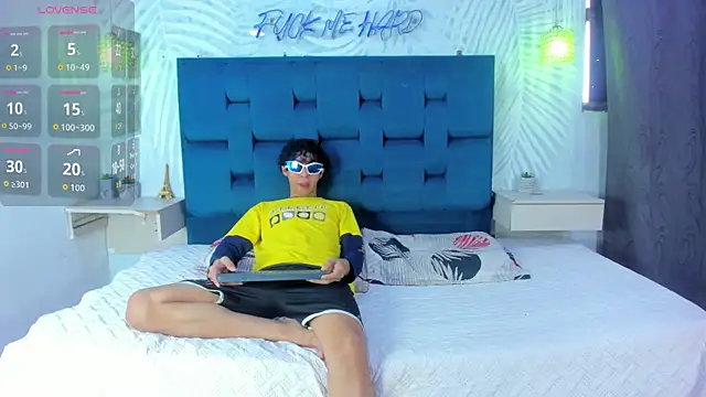 Snapshot of Adventurous_Boys chatting on February 2026 06:07:01 PM Adventurous Boys online show from February 2026 06:07:01 PM