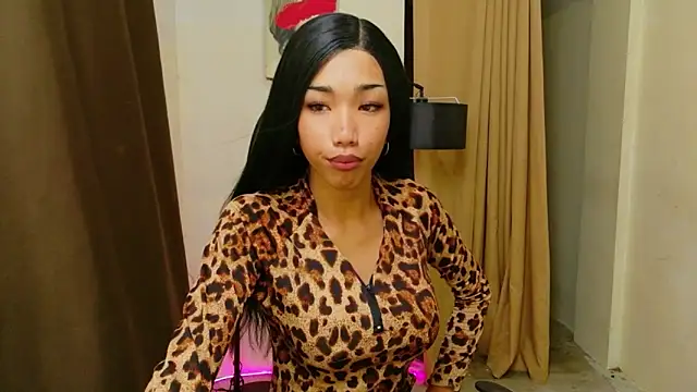 Queenoflustx online show from May 2026 11:04:01 AM