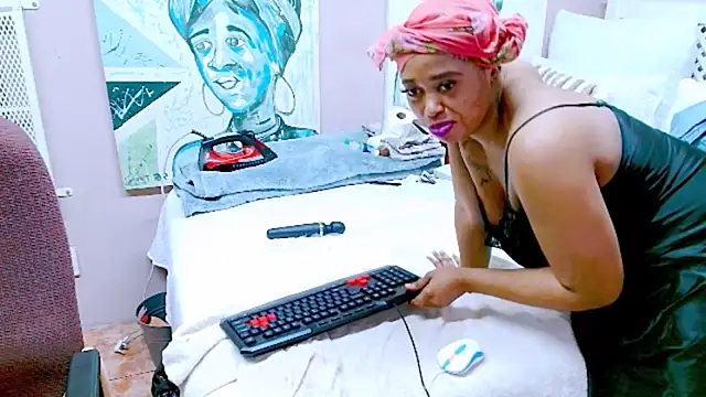 Snapshot of TyraHotxxx chatting on May 2026 02:45:01 PM TyraHotxxx online show from May 2026 02:45:01 PM