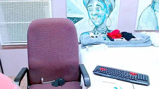 Snapshot of TyraHotxxx chatting on May 2026 06:09:01 AM TyraHotxxx online show from May 2026 06:09:01 AM