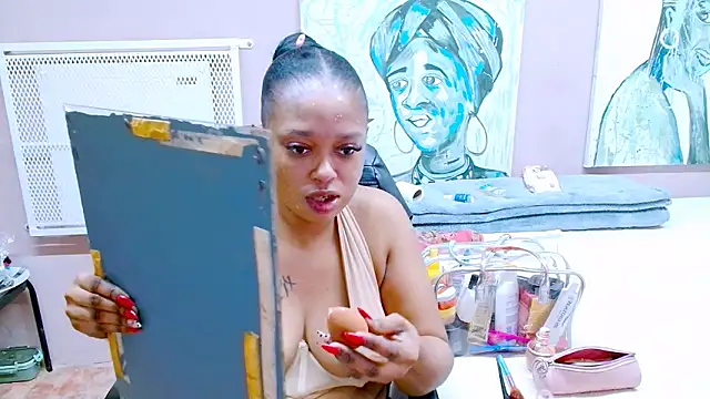 Snapshot of TyraHotxxx chatting on June 2026 06:04:01 AM TyraHotxxx online show from June 2026 06:04:01 AM