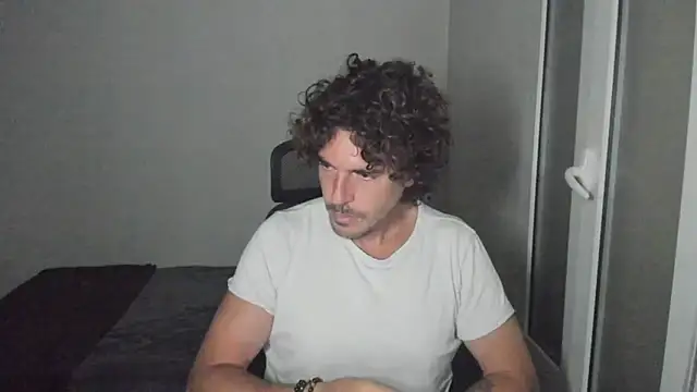 Snapshot of joaquin420_hot chatting on April 2026 04:08:02 AM joaquin420 hot online show from April 2026 04:08:02 AM