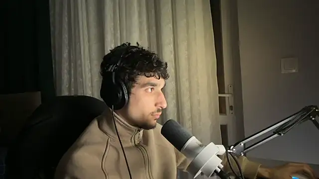 Snapshot of enesbabakral chatting on March 2026 06:25:01 PM enesbabakral online show from March 2026 06:25:01 PM