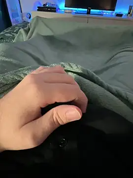 Thomascrtz online show from April 2026 08:20:01 PM