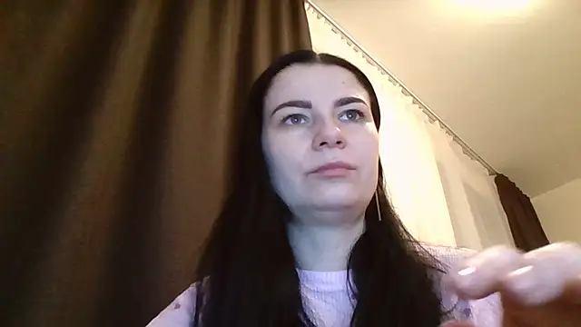 Clover Shine online show from February 2026 06:28:01 PM