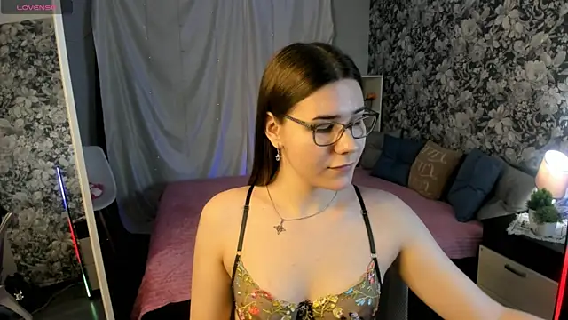 Coraline kitty online show from May 2026 11:38:01 AM