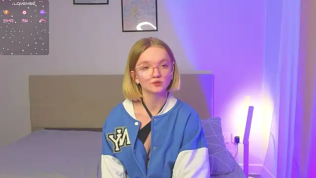 Snapshot of StellaBunny chatting on February 2026 01:07:01 PM StellaBunny online show from February 2026 01:07:01 PM