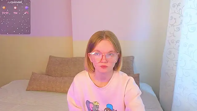 Snapshot of StellaBunny chatting on March 2026 04:07:02 AM StellaBunny online show from March 2026 04:07:02 AM