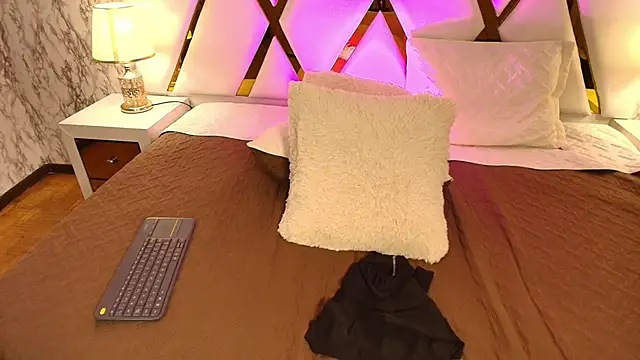 Snapshot of Annie_Thompson_ chatting on March 2026 03:08:01 AM Annie Thompson online show from March 2026 03:08:01 AM