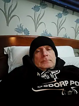 Snapshot of sk8brd_snwbrd_no_snitch chatting on February 2026 10:43:02 PM sk8brd snwbrd no snitch online show from February 2026 10:43:02 PM