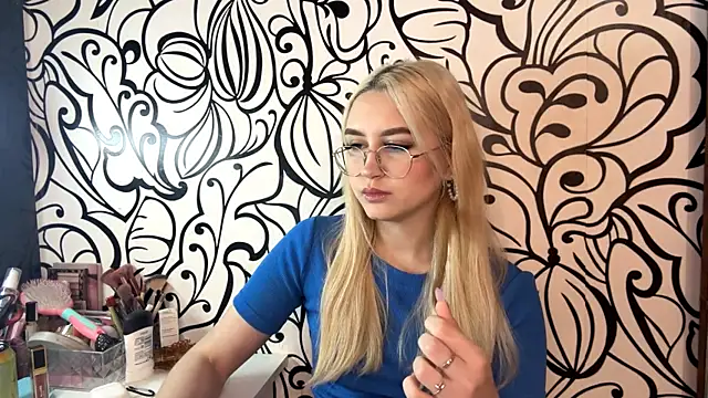 Snapshot of Kat_Catherine chatting on February 2026 11:32:01 AM Kat Catherine online show from February 2026 11:32:01 AM