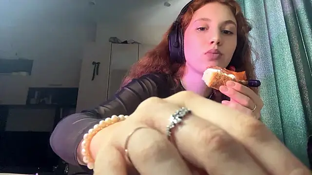 AliceCarrol online show from February 2026 12:25:01 PM