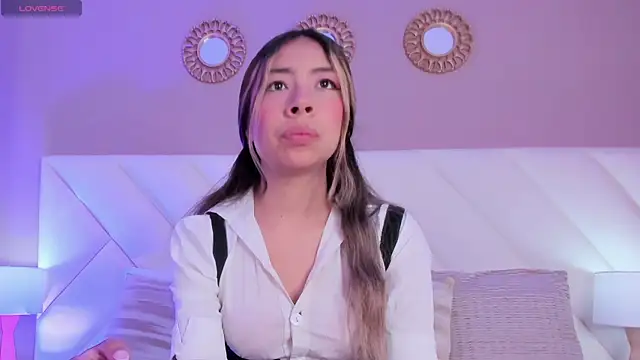 ValeryGomezz online show from April 2026 02:10:02 PM