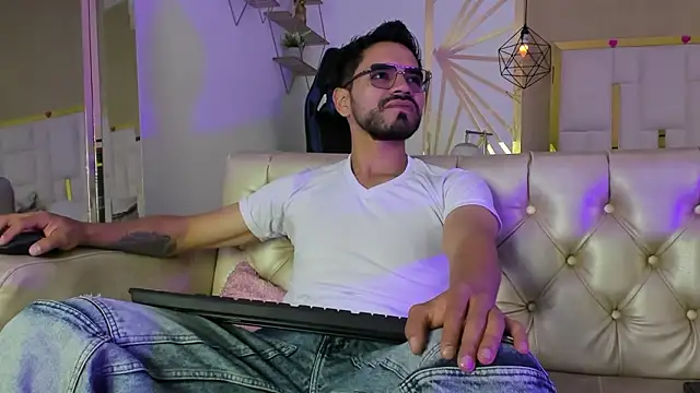 Snapshot of HotPulse_vc chatting on February 2026 12:38:01 PM HotPulse vc online show from February 2026 12:38:01 PM