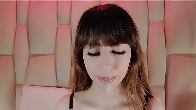 Snapshot of AriaPure1 chatting on March 2026 07:15:01 AM AriaPure1 online show from March 2026 07:15:01 AM