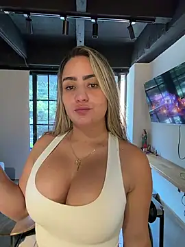 Snapshot of Miilana_ chatting on July 2026 03:33:02 PM Miilana online show from July 2026 03:33:02 PM