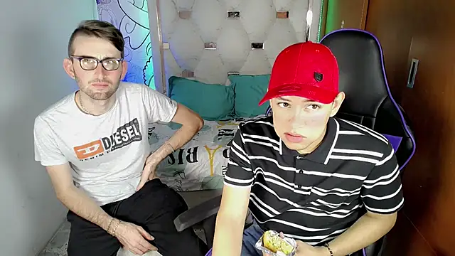 Snapshot of Top_and_bottom chatting on February 2026 08:16:01 PM Top and bottom online show from February 2026 08:16:01 PM