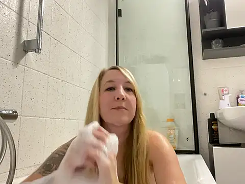 Ninimaus online show from February 2026 07:21:01 PM