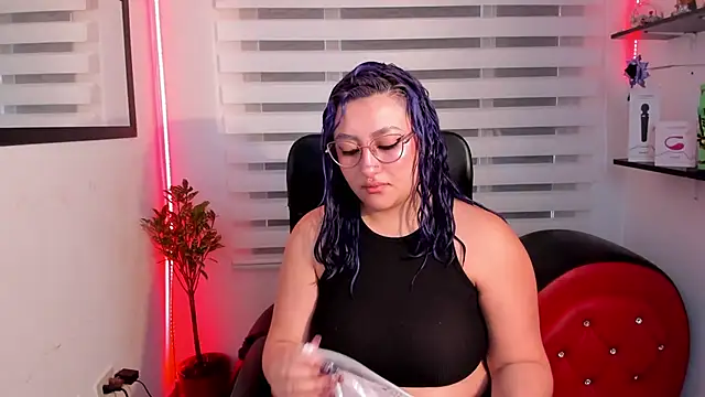 Emily Jonesh online show from June 2026 01:02:02 PM