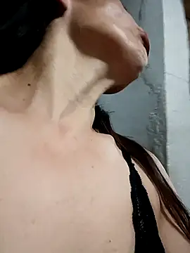 Snapshot of Layla_Zaid chatting on March 2026 01:34:01 AM Layla Zaid online show from March 2026 01:34:01 AM