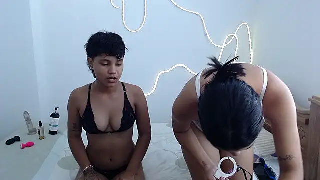 Snapshot of CherryGirlsXX chatting on February 2026 07:25:02 PM CherryGirlsXX online show from February 2026 07:25:02 PM