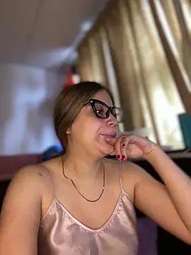 Snapshot of alaina_blesssed chatting on February 2026 03:53:01 PM alaina blesssed online show from February 2026 03:53:01 PM