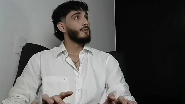 Snapshot of LovexJuxn8 chatting on February 2026 07:11:01 PM LovexJuxn8 online show from February 2026 07:11:01 PM