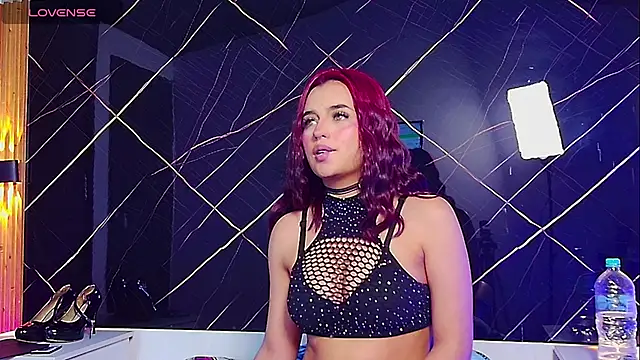 Snapshot of _Junne_ chatting on February 2026 03:18:01 AM Junne online show from February 2026 03:18:01 AM