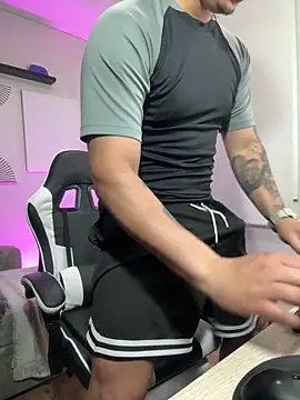 Snapshot of _robertobaggioo chatting on February 2026 12:47:02 PM robertobaggioo online show from February 2026 12:47:02 PM