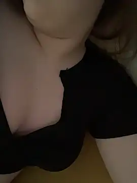 Snapshot of LixuryBaby chatting on February 2026 06:32:02 AM LixuryBaby online show from February 2026 06:32:02 AM