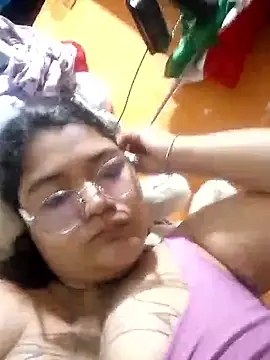 Snapshot of DarkReed chatting on February 2026 05:11:02 PM DarkReed online show from February 2026 05:11:02 PM