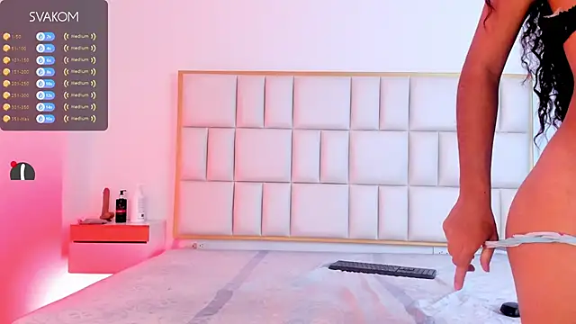 Snapshot of Violetta-foxx chatting on February 2026 07:32:02 PM Violetta-foxx online show from February 2026 07:32:02 PM