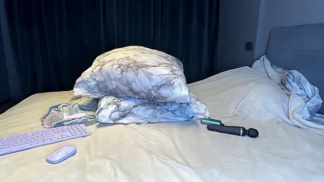 yourselenas online show from March 2026 03:49:02 PM