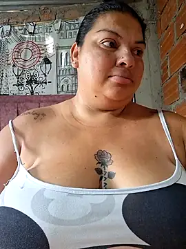 Snapshot of Juli_Powl chatting on March 2026 12:33:02 PM Juli Powl online show from March 2026 12:33:02 PM