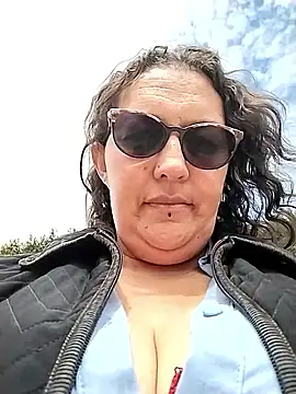 Snapshot of _Saraqueen chatting on February 2026 03:23:02 PM Saraqueen online show from February 2026 03:23:02 PM