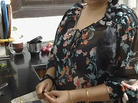 Snapshot of Hot_Sonniyaa chatting on February 2026 08:38:01 AM Hot Sonniyaa online show from February 2026 08:38:01 AM