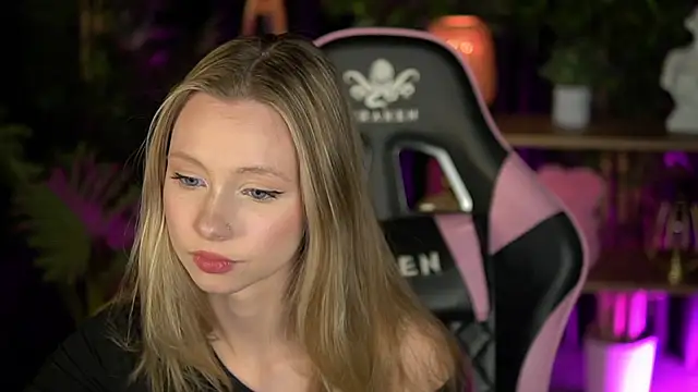 Snapshot of SweetDaisy_me chatting on February 2026 03:41:02 PM SweetDaisy me online show from February 2026 03:41:02 PM