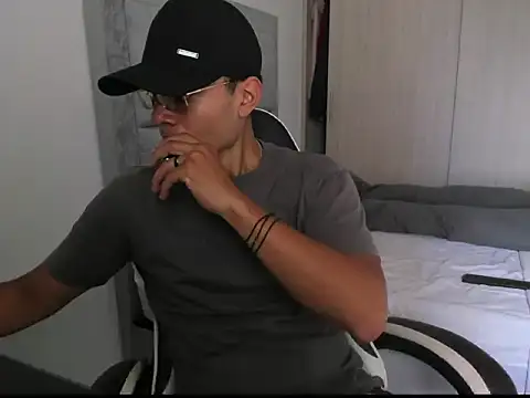 Snapshot of FredericSloan chatting on March 2026 08:04:02 PM FredericSloan online show from March 2026 08:04:02 PM