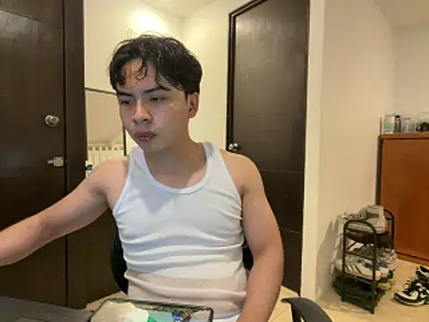 Snapshot of BentoBoxxx chatting on May 2026 01:00:02 AM BentoBoxxx online show from May 2026 01:00:02 AM
