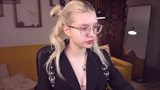 TiffanyPeachi online show from February 2026 10:36:01 AM