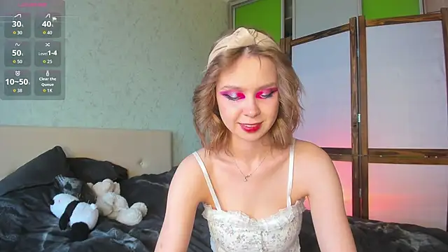 GlitchyDolly online show from May 2026 04:30:01 AM